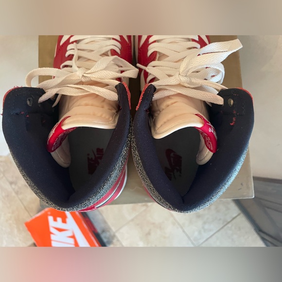 Air Jordan 1 Lost & Found - Picture 3 of 11